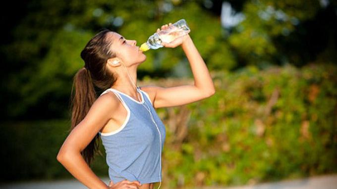 minum air saat olahraga